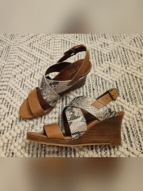 EUC Cole Haan Penelope Leather Wedge Snakeskin Print Sandals Size 7.5